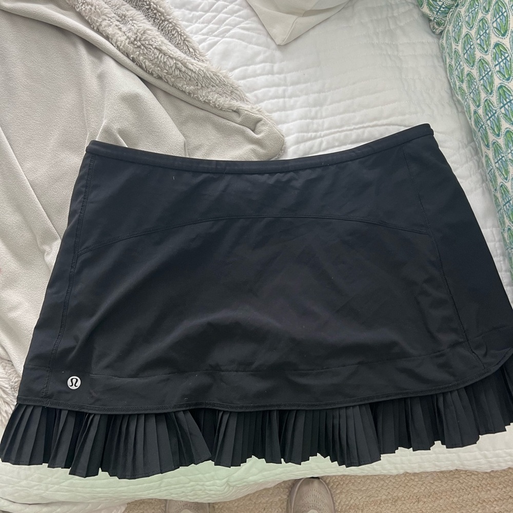 Black lululemon ruffle tennis skirt